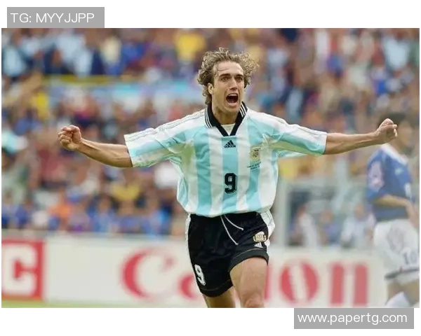 长发飘逸的日本足球明星男孩展现独特魅力与风采